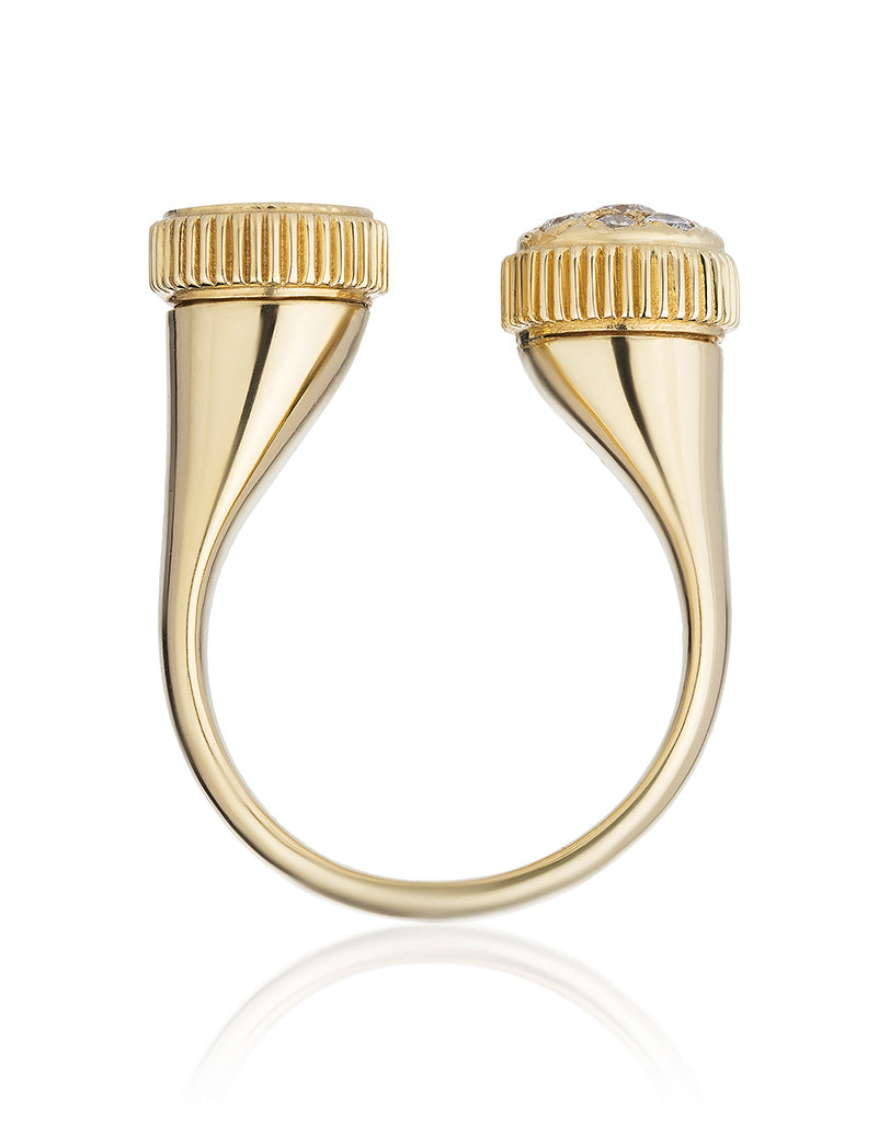 Winder of Love Between the Finger Ring