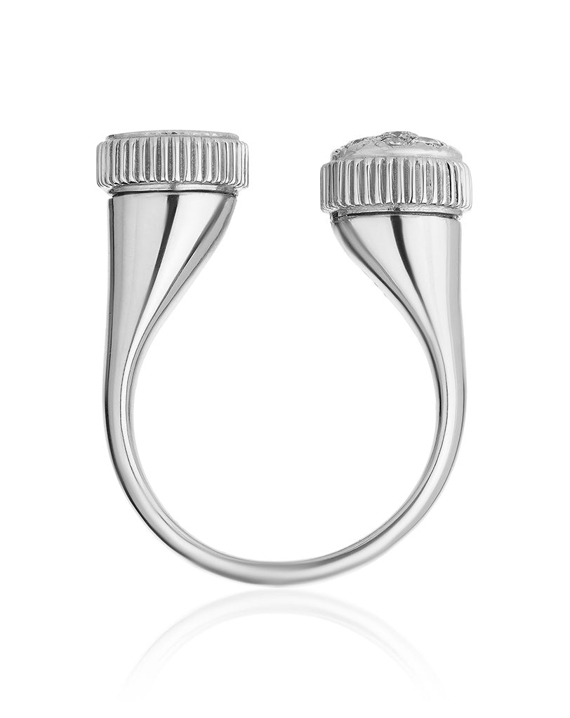 Winder of Love Between the Finger Ring