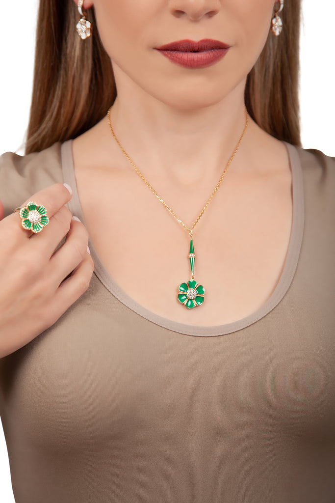 Queen Idoraelle La Tige Royal Pendant