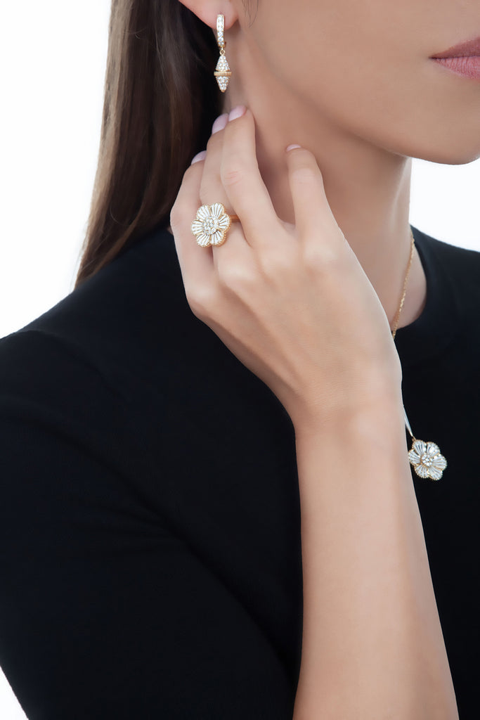 Queen Idoraelle La Tige Royal Pendant